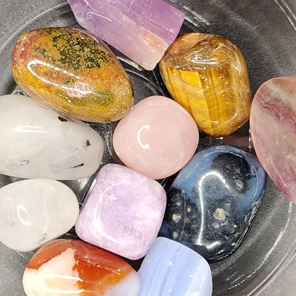 Lot of  Natural Tumbled   Crystals - Picture 10 of 12
